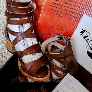 Beautiful pair of Freebird sandels